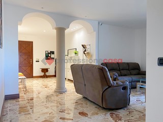 Appartamento in Affitto a Catania, 1'250&euro;, 160 m², arredato, con Box