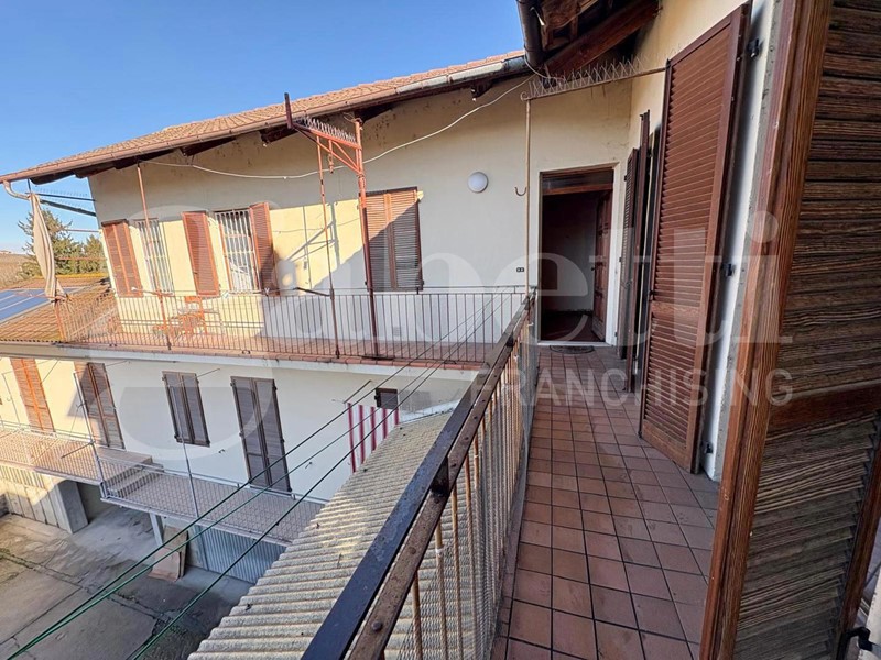 Appartamento in Vendita a Grinzane Cavour, 180'000&euro;, 160 m², con Box