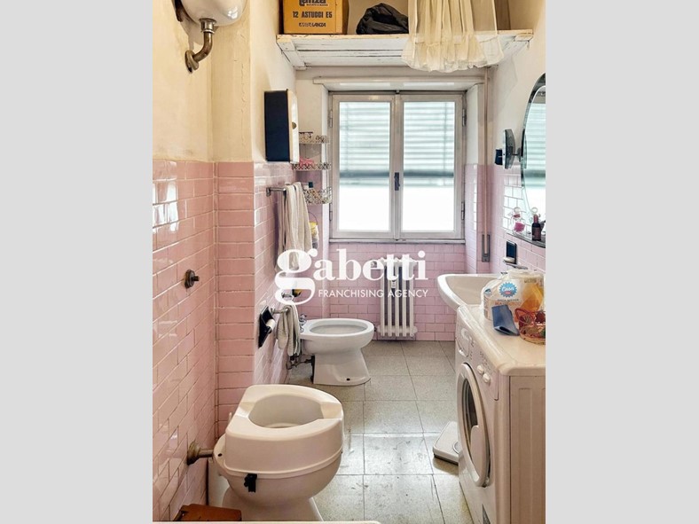 Trilocale in Vendita a Roma, 229'000&euro;, 98 m²