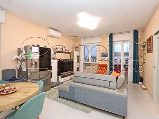 Appartamento in Vendita a Ferrara, 375'000&euro;, 250 m², con Box