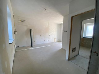 Bilocale in Vendita a Cavenago d'Adda, 118'000&euro;, 55 m², con Box