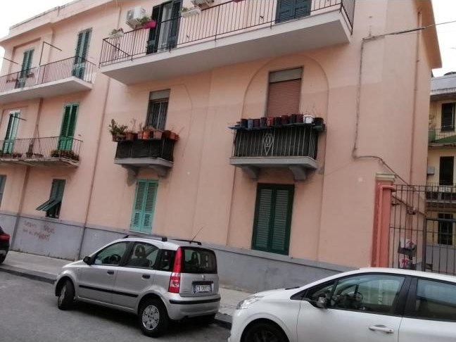 Quadrilocale in Vendita a Messina, zona piazza castronovo, 65'000&euro;, 102 m², arredato