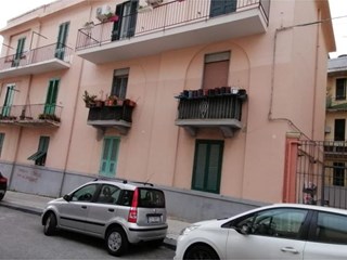 Quadrilocale in Vendita a Messina, zona piazza castronovo, 65'000&euro;, 102 m², arredato