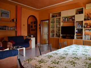 Appartamento in Vendita a Formia, 190'000&euro;, 94 m², arredato