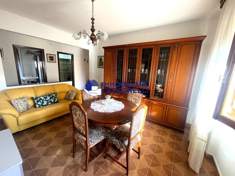 Trilocale in Vendita a Massa, zona Ronchi, 240'000&euro;, 65 m², arredato