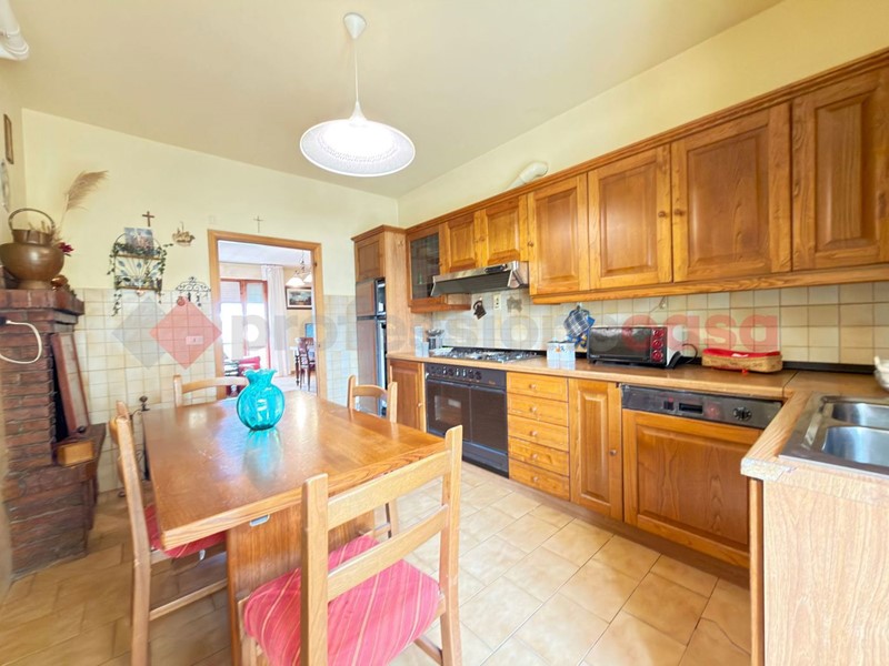 Quadrilocale in Vendita a Arezzo, 215'000&euro;, 106 m², con Box