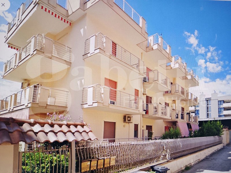 Trilocale in Vendita a Aversa, 290'000&euro;, 70 m², con Box