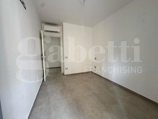 Trilocale in Vendita a Alba Adriatica, 215'000&euro;, 80 m², con Box