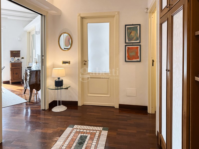 Appartamento in Vendita a Napoli, 610'000&euro;, 140 m²