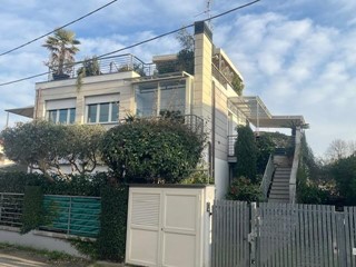 Attico in Vendita a Camaiore, zona Lido di Camaiore, 690'000&euro;, 116 m², arredato