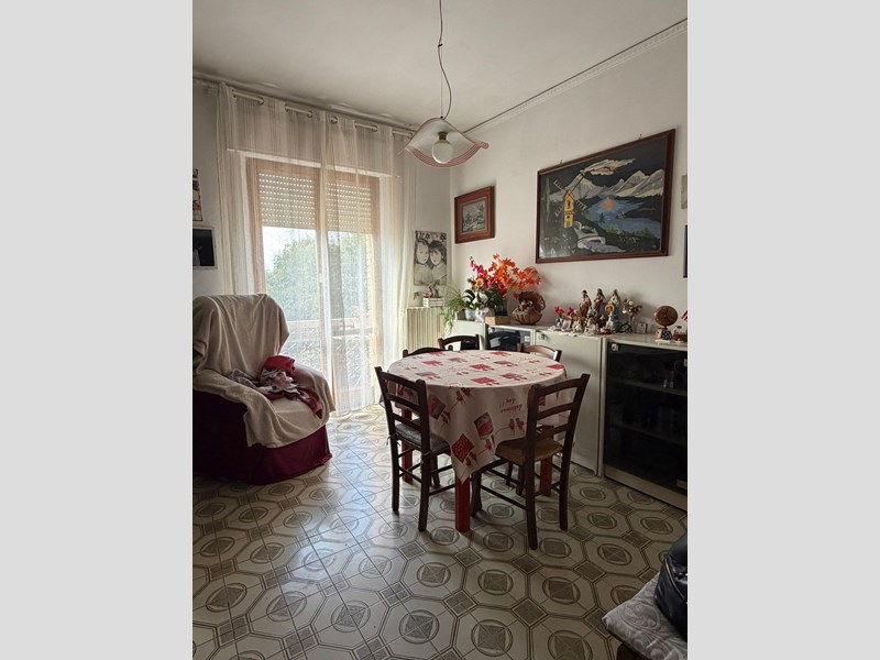 Appartamento in Vendita a Ostra, zona VIA SANTA MARIA APPARVE 14, 140'000&euro;, 128 m²