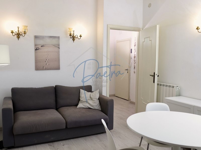 Trilocale in Vendita a Massa, zona Ronchi, 215'000&euro;, 57 m², arredato