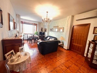 Appartamento in Vendita a Colle di Val D'Elsa, 240'000&euro;, 100 m², arredato, con Box