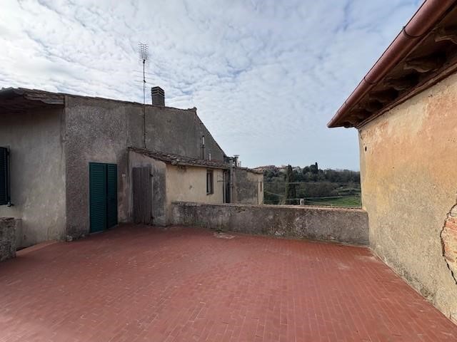 Appartamento in Vendita a Casciana Terme Lari, zona Usigliano, 104'000&euro;, 135 m²