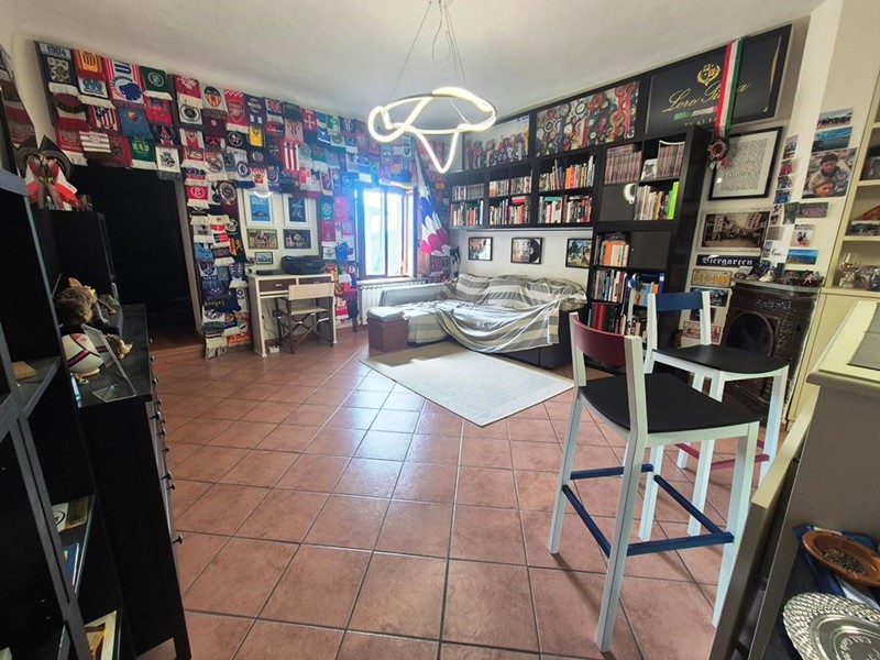 Quadrilocale in Vendita a Monteriggioni, zona Uopini, 195'000&euro;, 70 m², arredato, con Box