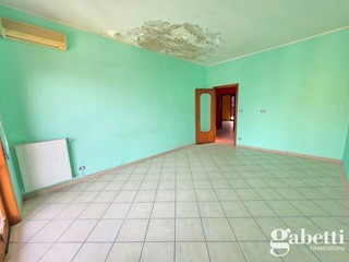 Trilocale in Vendita a Pomigliano d'Arco, 175'000&euro;, 100 m²