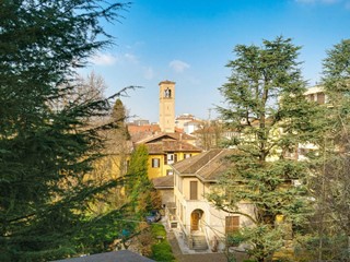 Quadrilocale in Vendita a Saronno, 429'000&euro;, 150 m², con Box