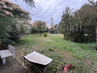 Trilocale in Vendita a Roma, 380'000&euro;, 134 m²