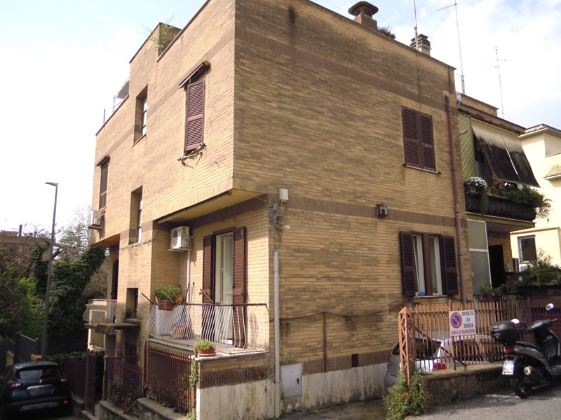 Bilocale in Vendita a Roma, 160'000&euro;, 55 m²