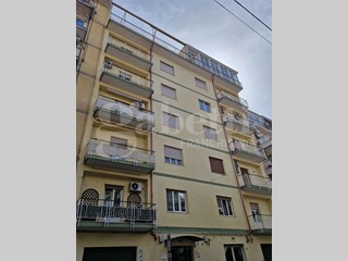 Appartamento in Vendita a Palermo, 219'000&euro;, 170 m²