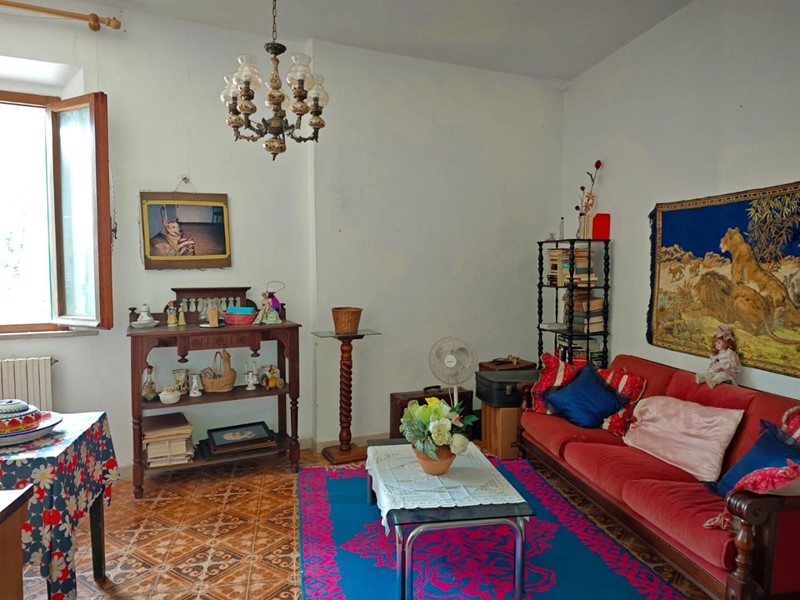 Appartamento in Vendita a Casciana Terme Lari, zona Cevoli, 70'000&euro;, 190 m², arredato