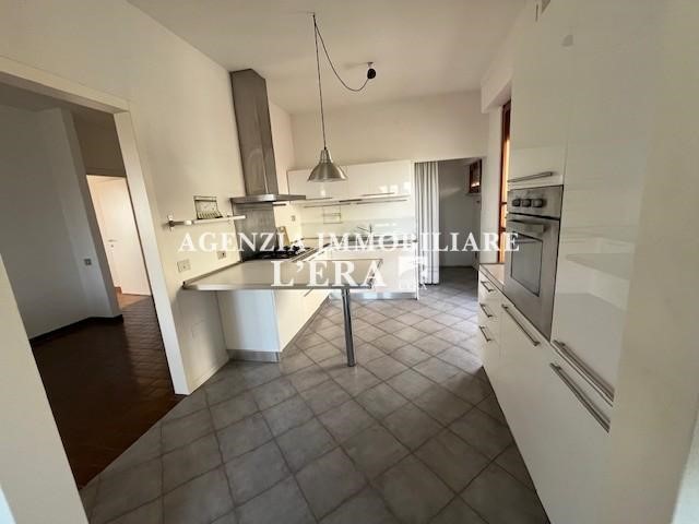 Attico in Affitto a Pontedera, 800&euro;, 138 m², arredato, con Box