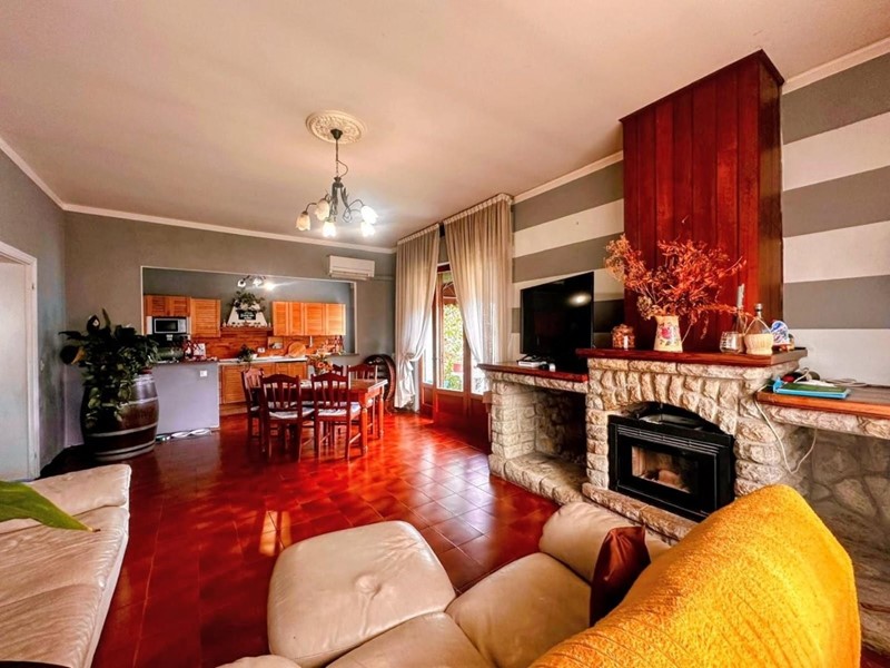 Appartamento in Vendita a Coreglia Antelminelli, zona Piano di Coreglia, 187'000&euro;, 176 m², arredato