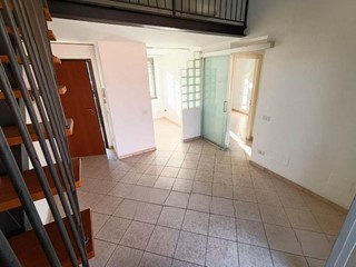 Trilocale in Vendita a Cascina, zona Navacchio, 140'000&euro;, 90 m², arredato, con Box