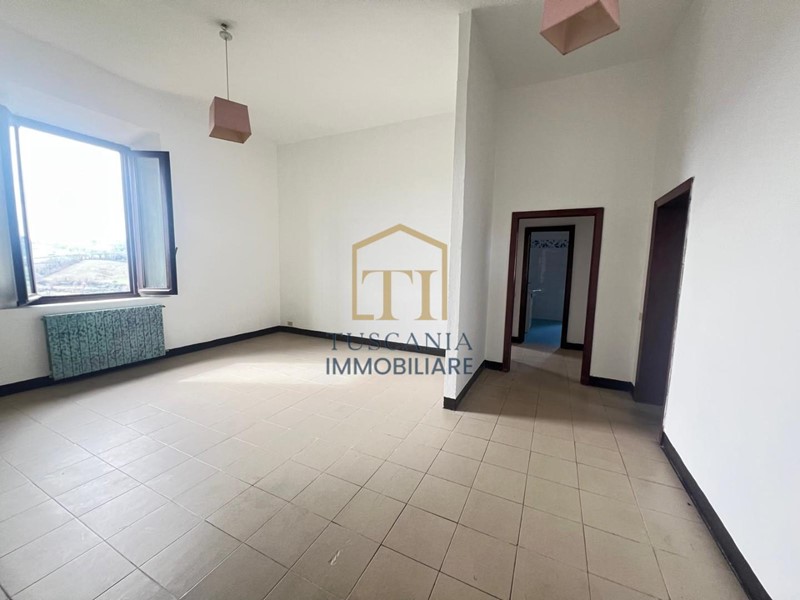 Appartamento in Vendita a Casole d'Elsa, zona Cavallano, 90'000&euro;, 109 m²