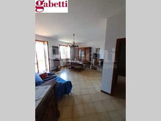 Appartamento in Vendita a San Gimignano, 225'000&euro;, 91 m², con Box