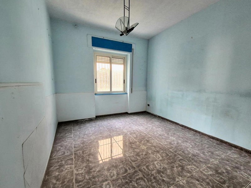 Trilocale in Vendita a Caivano, 89'000&euro;, 80 m²