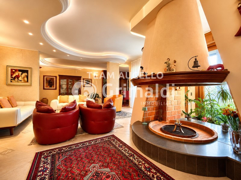 Appartamento in Vendita a Salerno, 630'000&euro;, 220 m²