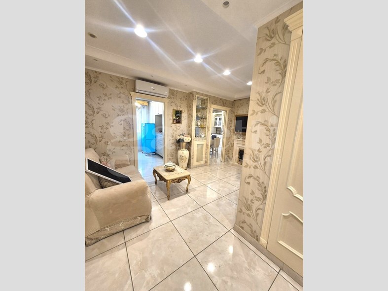 Bilocale in Vendita a Napoli, 255'000&euro;, 85 m²