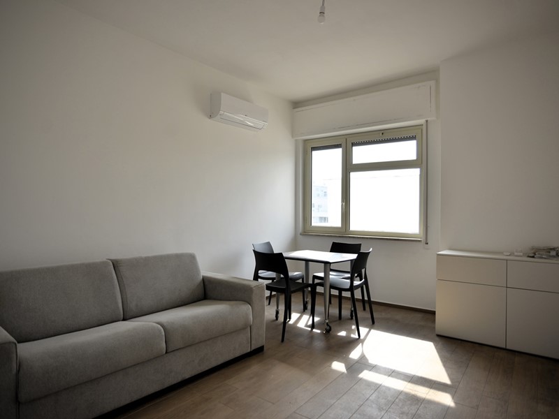 Trilocale in Affitto a Bari, 1'200&euro;, 60 m², arredato