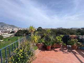 Attico in Vendita a Palermo, 265'000&euro;, 140 m²