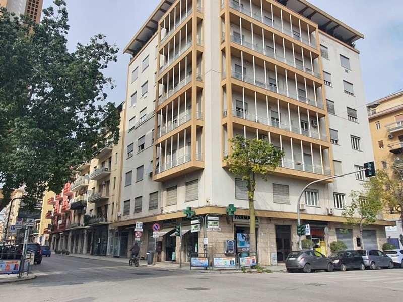 Appartamento in Vendita a Palermo, 330'000&euro;, 200 m²