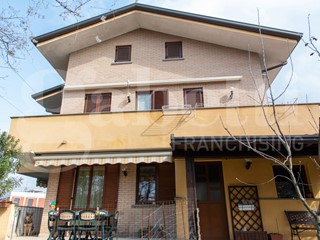 Trilocale in Vendita a Cesano Maderno, 243'000&euro;, 94 m², con Box