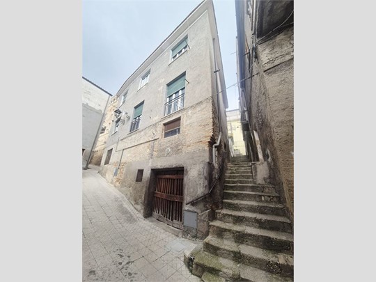 Appartamento in Vendita a Bucchianico, 88'000&euro;, 150 m²