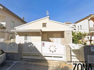 Quadrilocale in Vendita a Tortoreto, 105'000&euro;, 123 m²