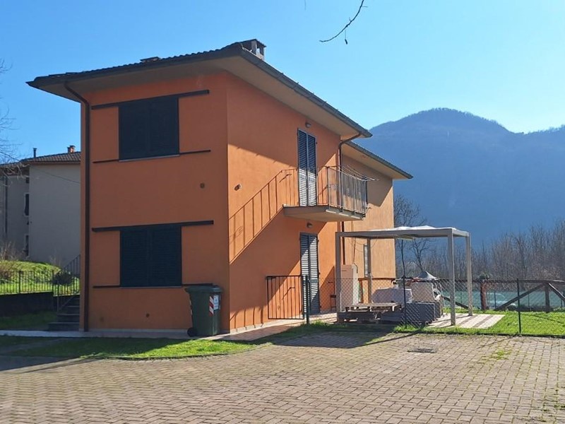 Quadrilocale in Vendita a Coreglia Antelminelli, zona Piano di Coreglia, 149'000&euro;, 85 m², arredato