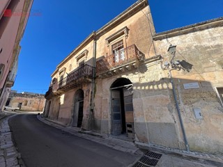 Appartamento in Vendita a San Donato di Lecce, 228'000&euro;, 450 m²