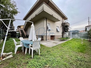 Appartamento in Vendita a Massa, 270'000&euro;, 160 m²