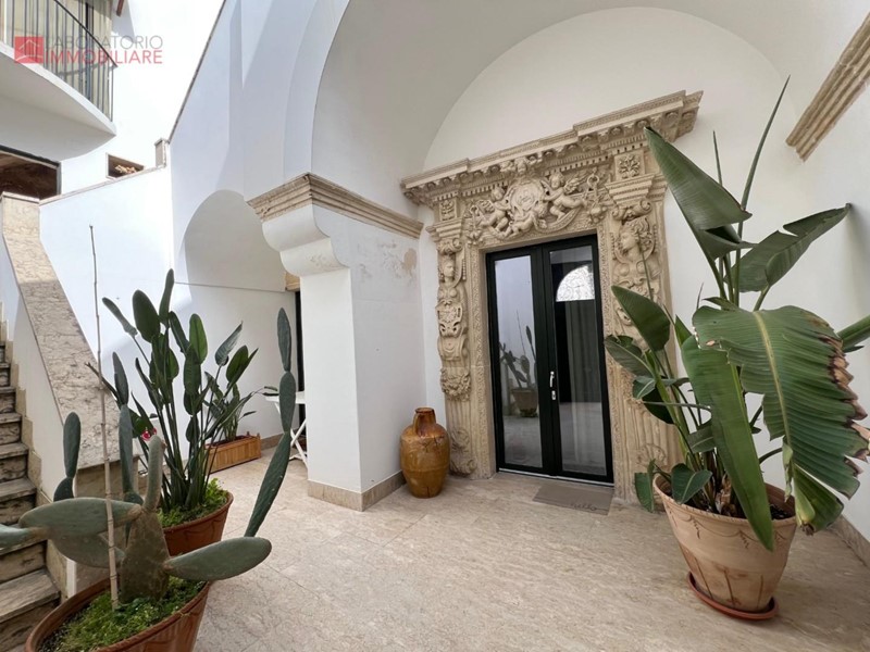 Appartamento in Vendita a Copertino, 350'000&euro;, 333 m², con Box