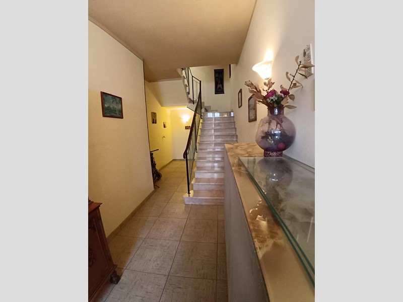 Appartamento in Vendita a Empoli, zona Ponzano, 245'000&euro;, 130 m², con Box