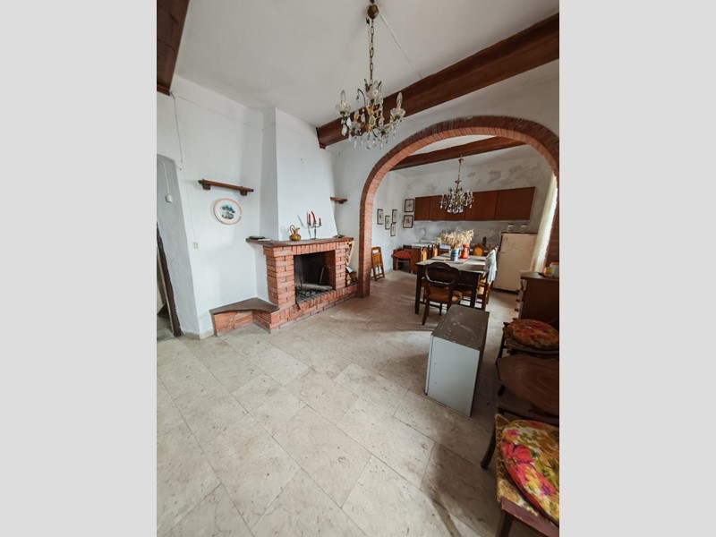 Bilocale in Vendita a Fosdinovo, zona Posterla, 33'000&euro;, 83 m²