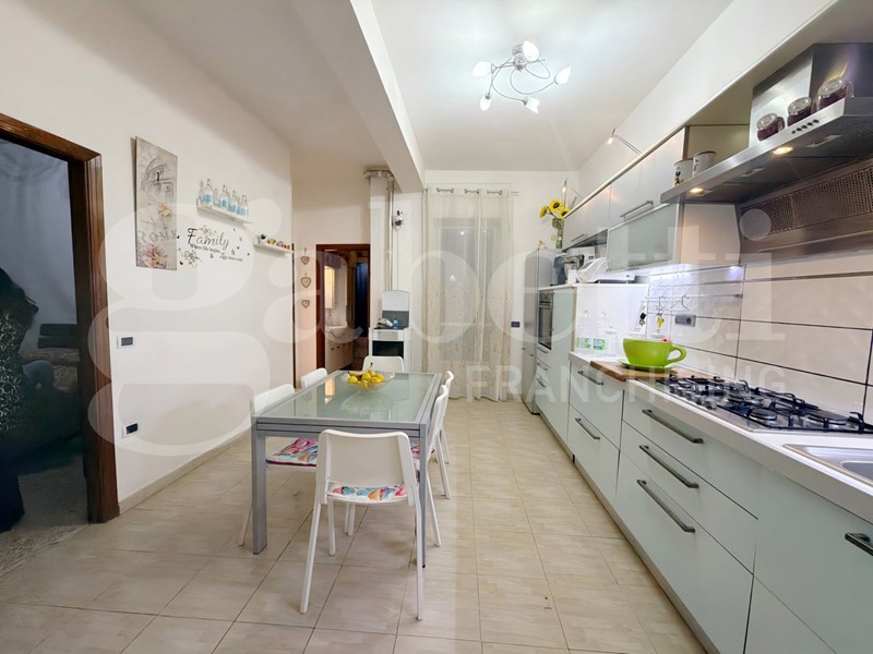 Trilocale in Vendita a Angri, 135'000&euro;, 86 m²