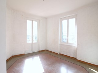 Appartamento in Vendita a Genova, 68'000&euro;, 101 m²