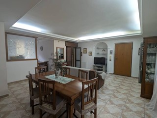 Appartamento in Vendita a Crotone, 149'000&euro;, 135 m², con Box