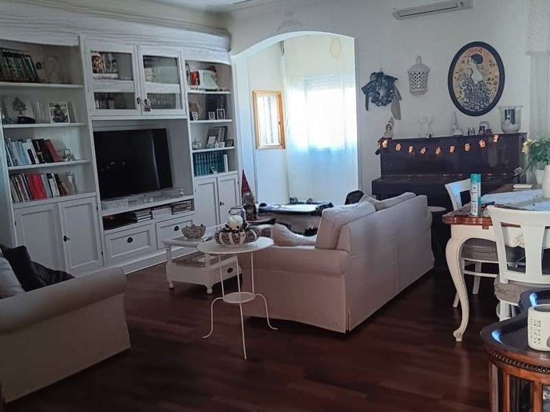 Trilocale in Vendita a Brindisi, 95'000&euro;, 120 m², arredato, con Box