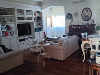 Trilocale in Vendita a Brindisi, 95'000&euro;, 120 m², arredato, con Box